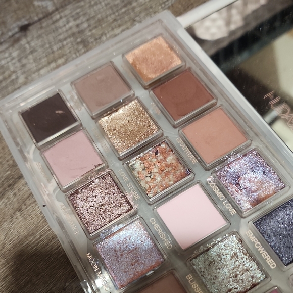 HUDA BEAUTY Rose Quartz Palette - Picture 3 of 4